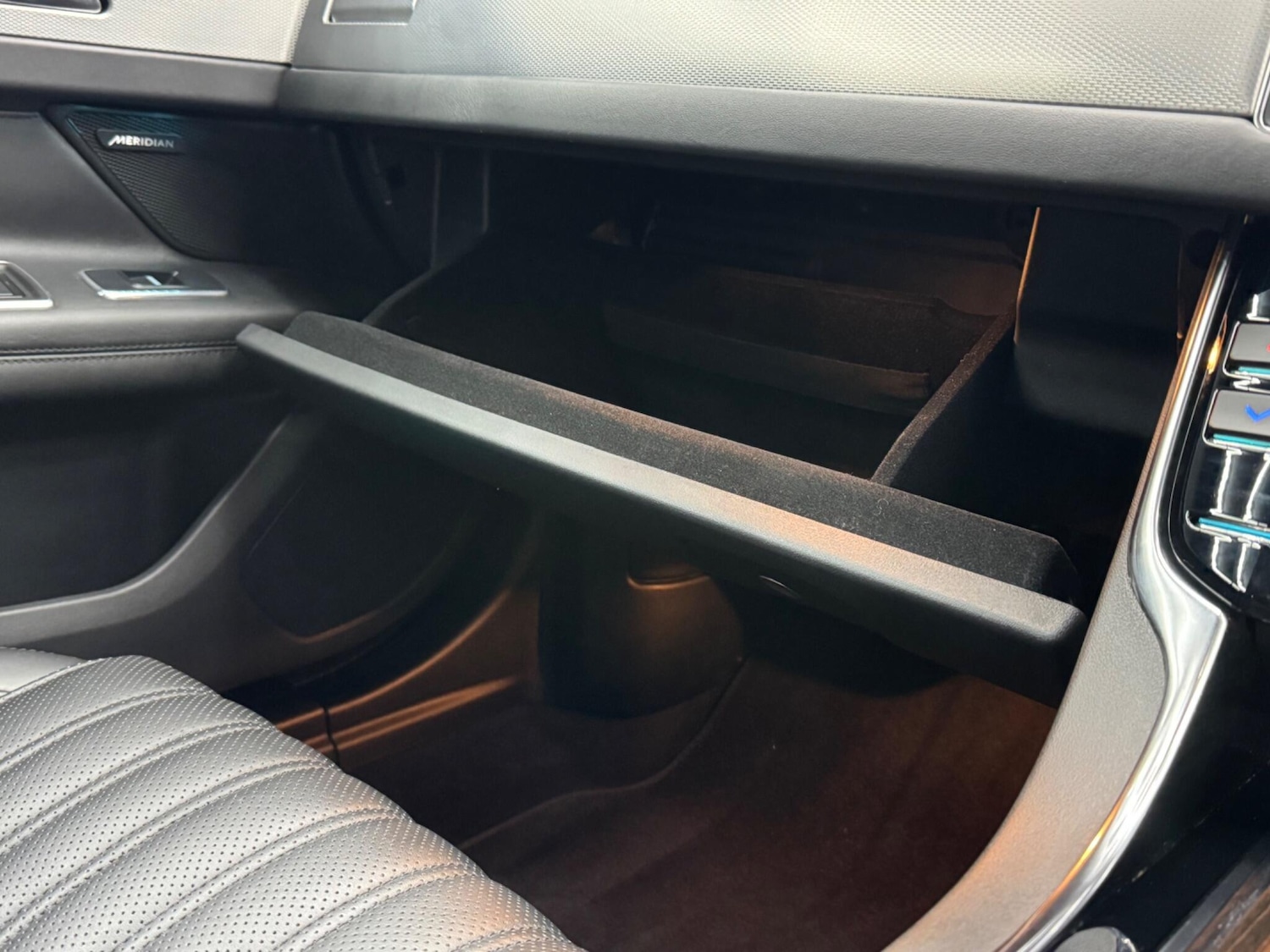 Used Jaguar XF 2018 for sale - 76537754: Photo 36