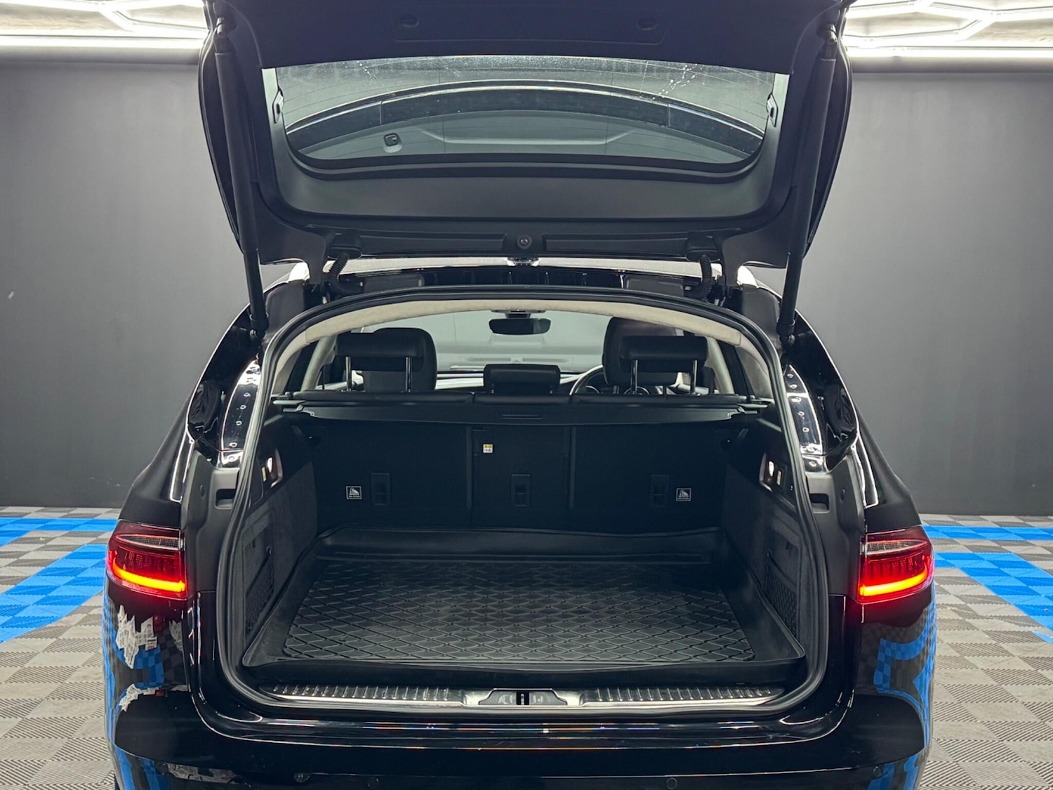 Used Jaguar XF 2018 for sale - 76537754: Photo 37