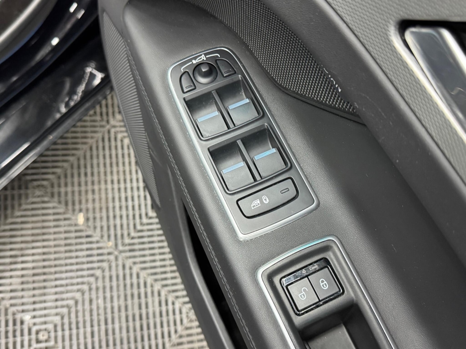 Used Jaguar XF 2018 for sale - 76537754: Photo 40