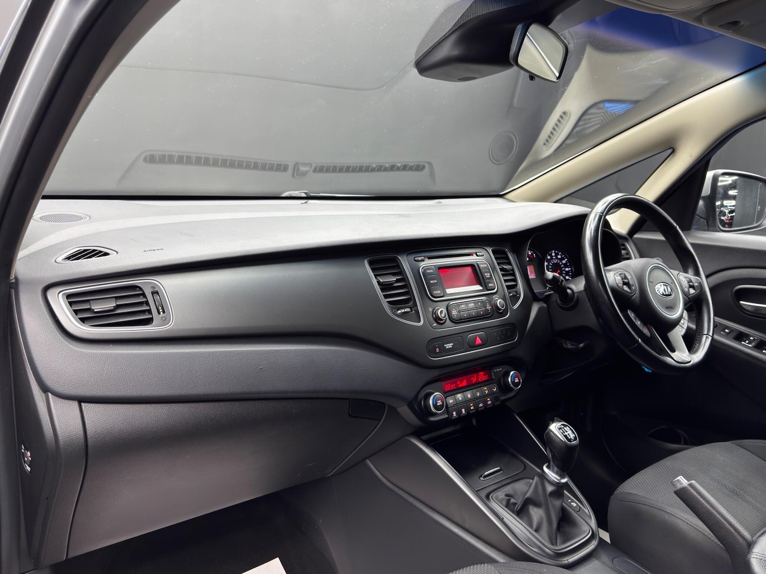 Used Kia Carens 2015 for sale - 76995889: Photo 11