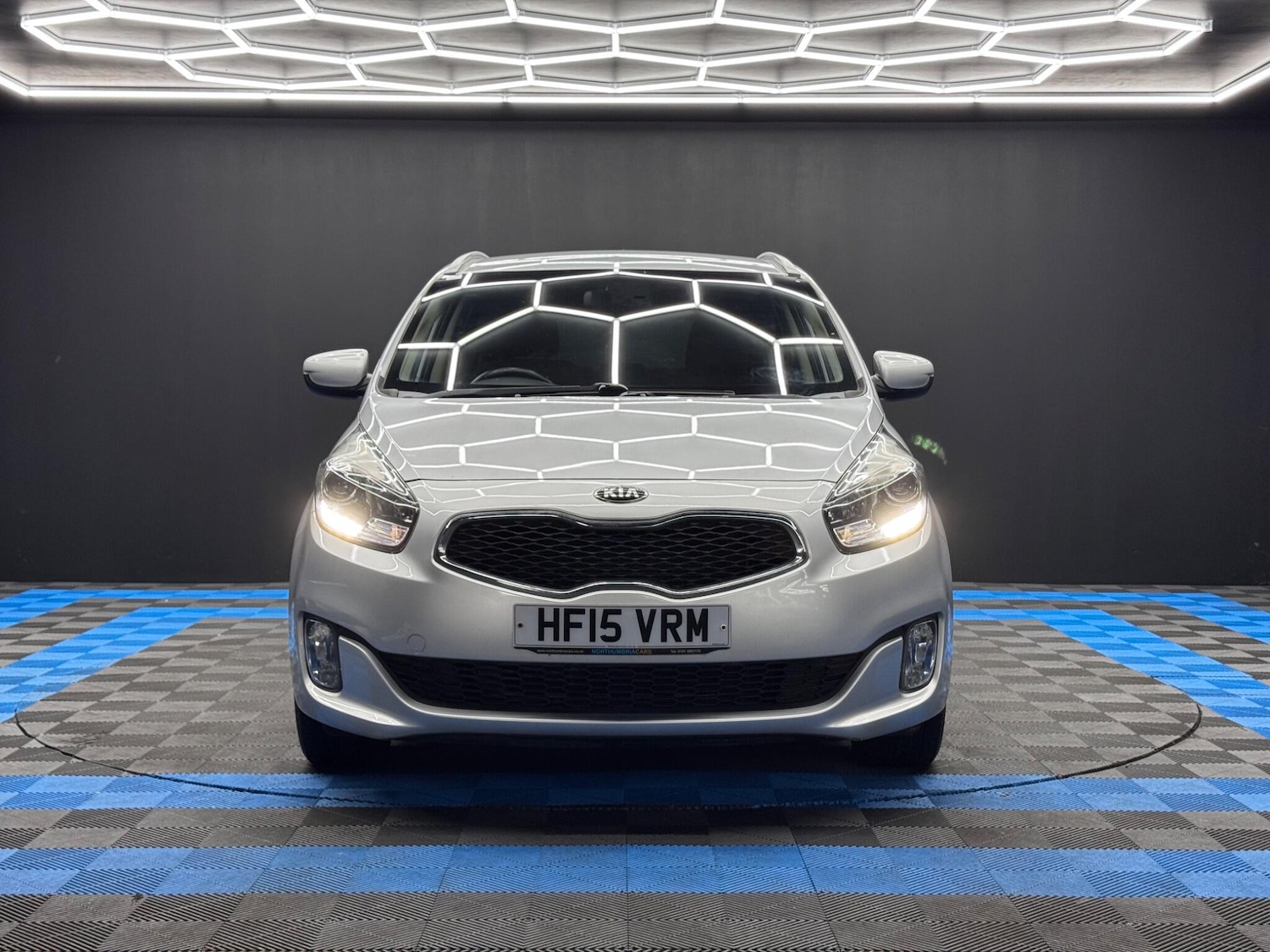 Used Kia Carens 2015 for sale - 76995889: Photo 2