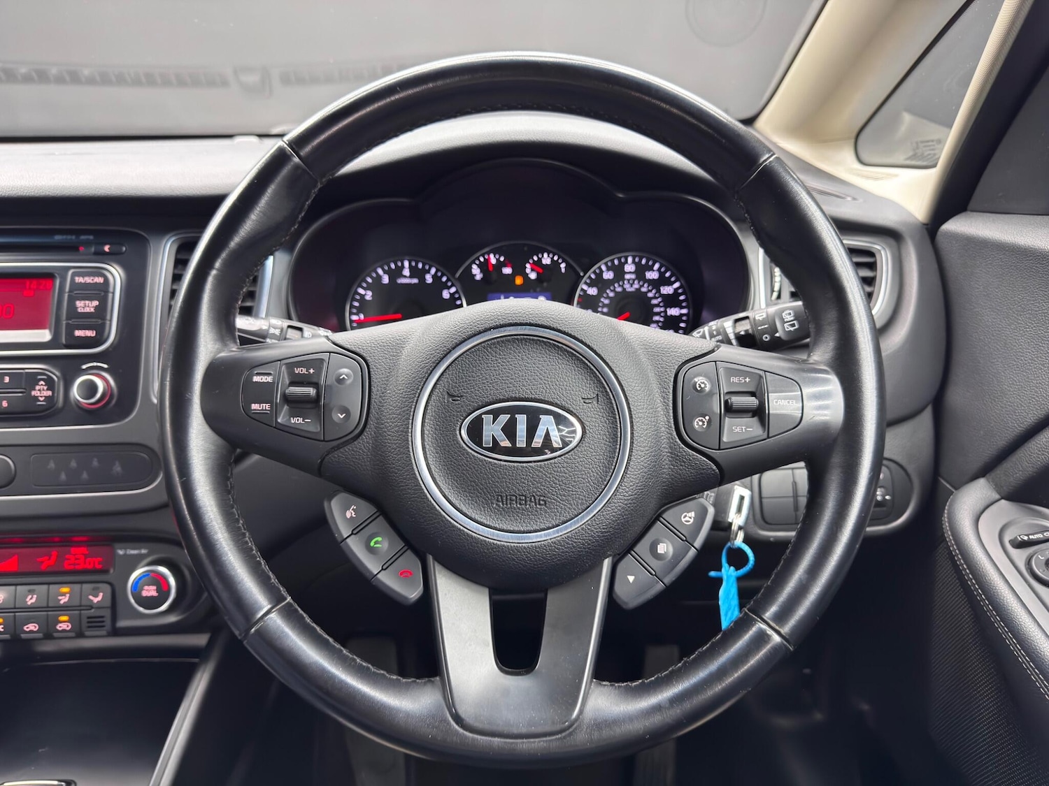 Used Kia Carens 2015 for sale - 76995889: Photo 20