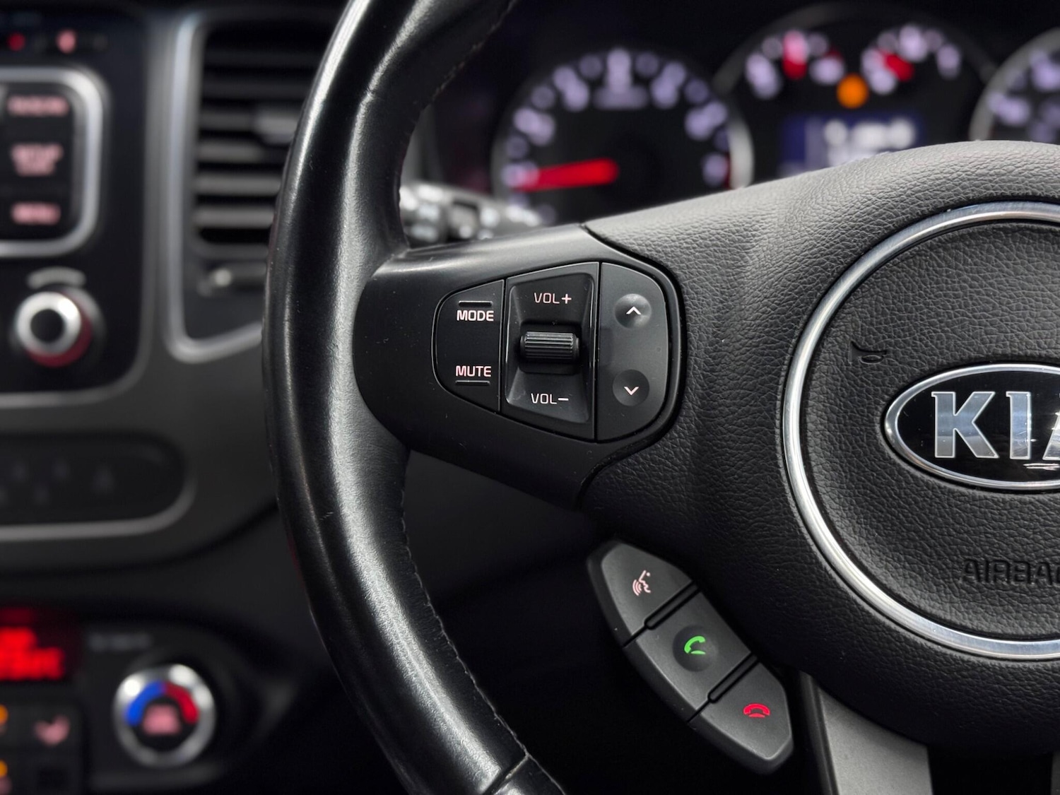 Used Kia Carens 2015 for sale - 76995889: Photo 21