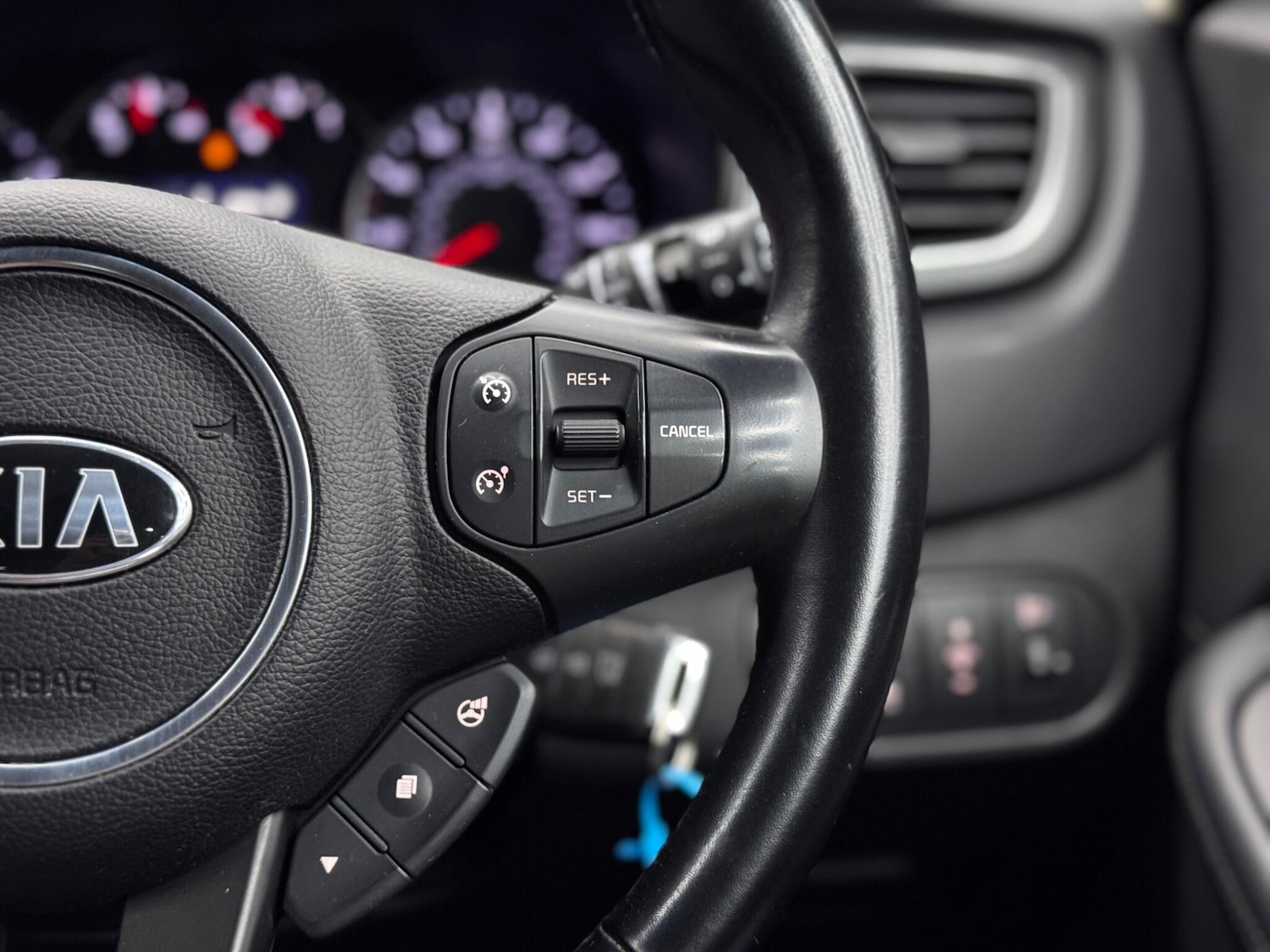 Used Kia Carens 2015 for sale - 76995889: Photo 22