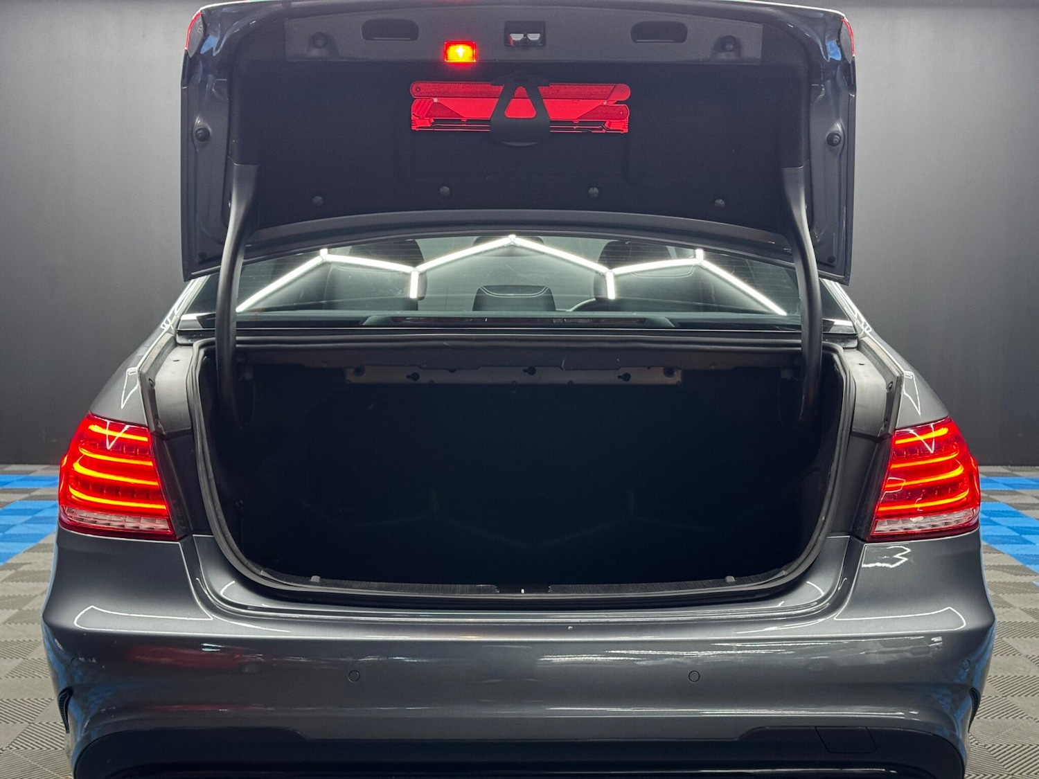 Used Mercedes-Benz E Class 2015 for sale - 77738581: Photo 34