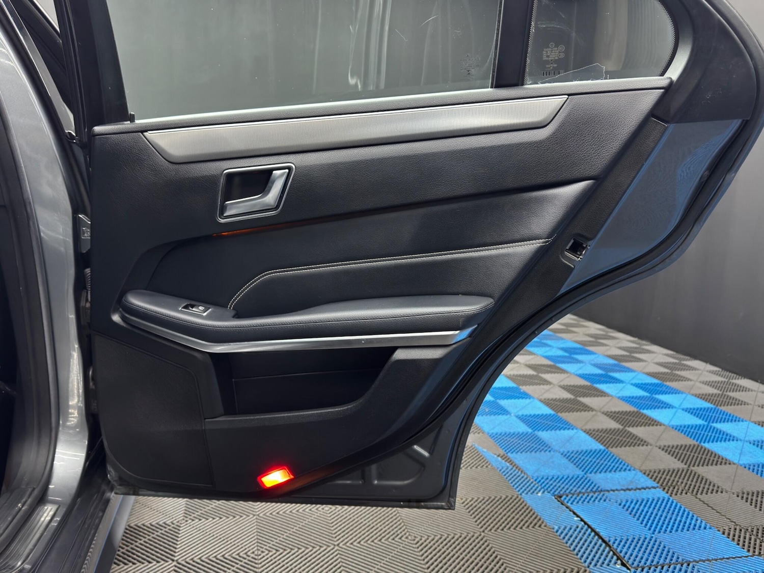 Used Mercedes-Benz E Class 2015 for sale - 77738581: Photo 38