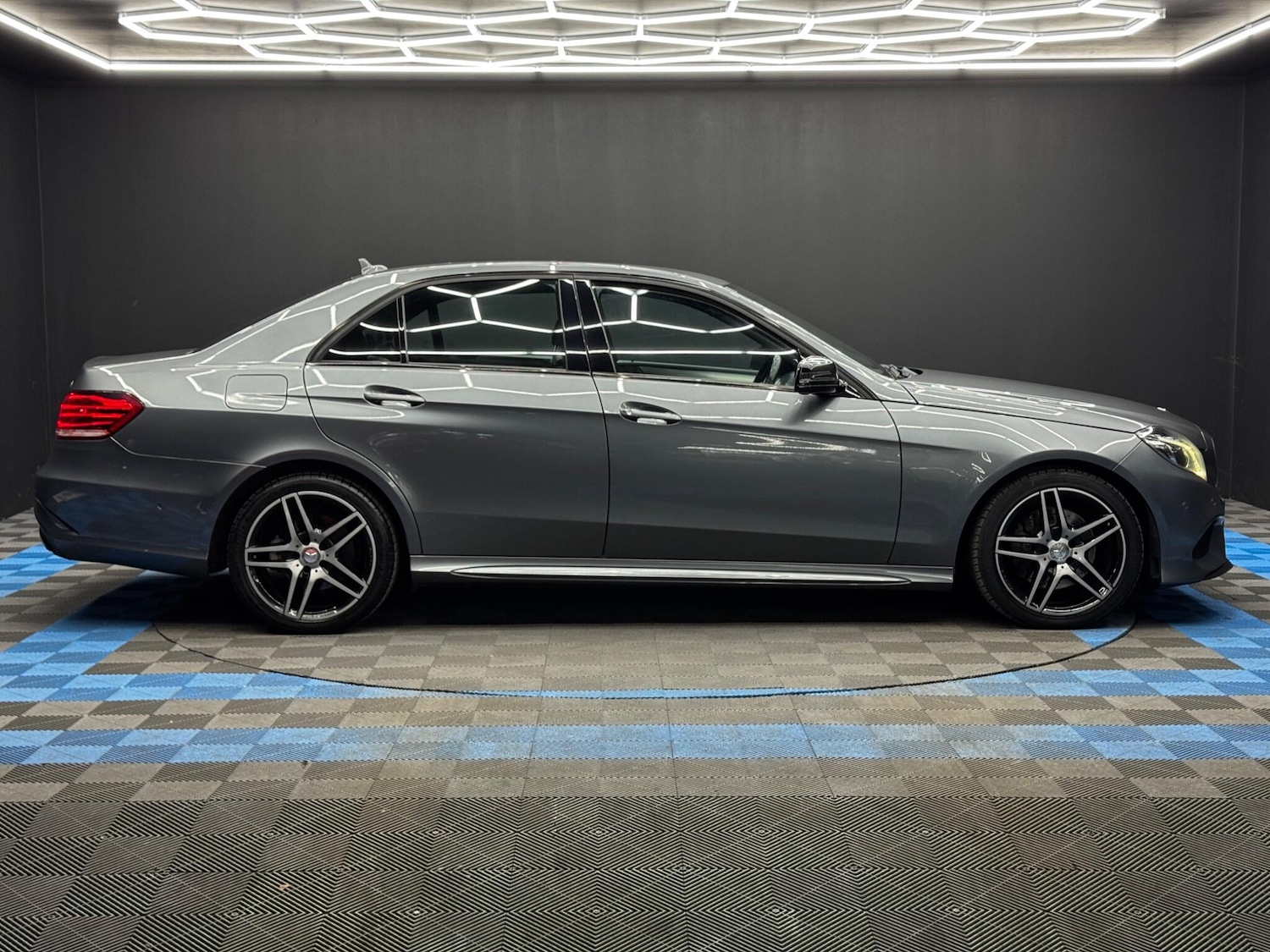 Used Mercedes-Benz E Class 2015 for sale - 77738581: Photo 4