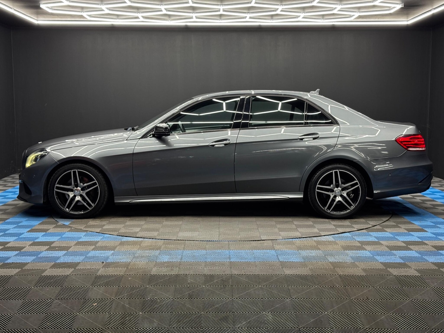 Used Mercedes-Benz E Class 2015 for sale - 77738581: Photo 8