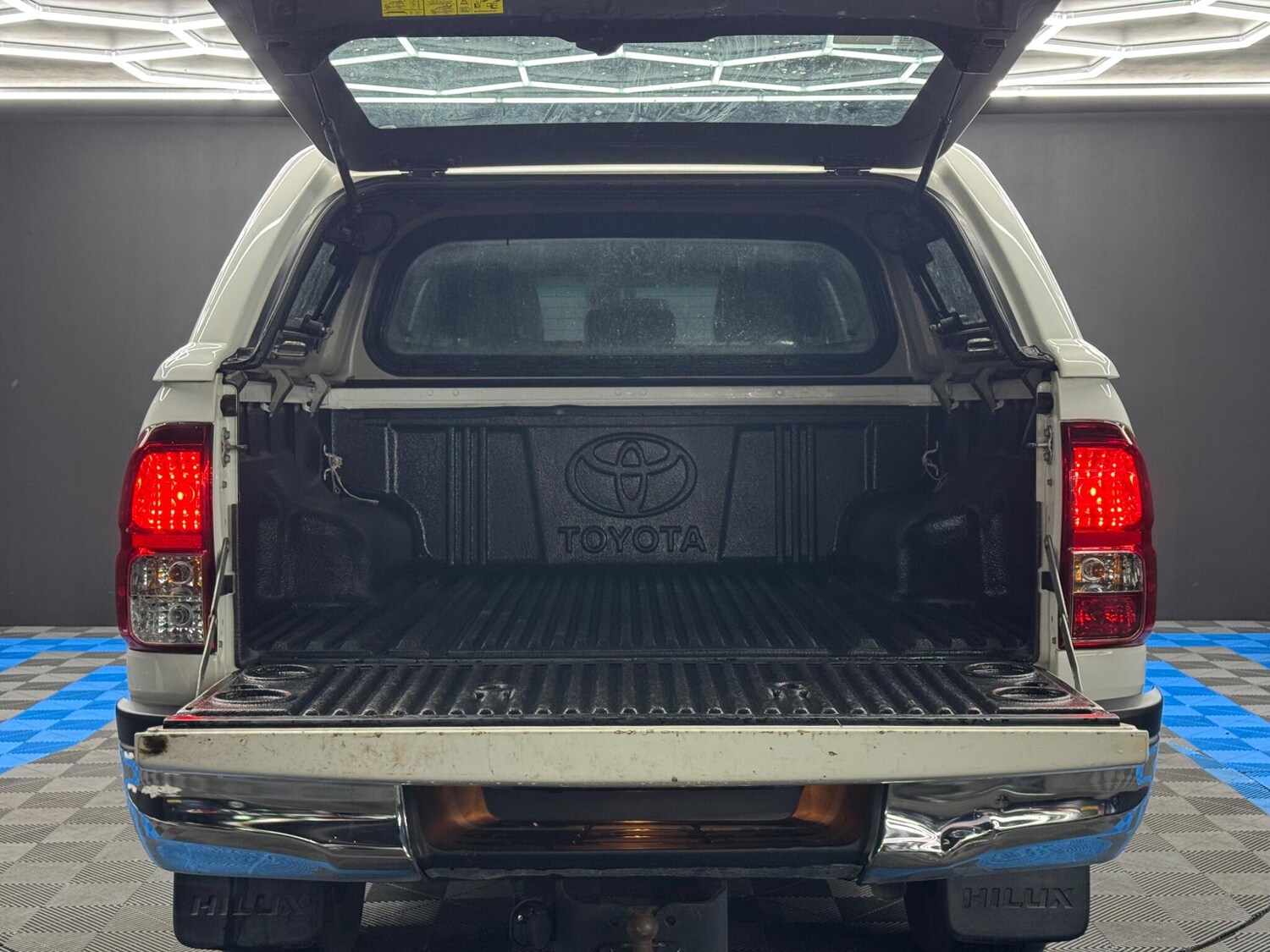 Used Toyota Hilux 2020 for sale - 77853230: Photo 32