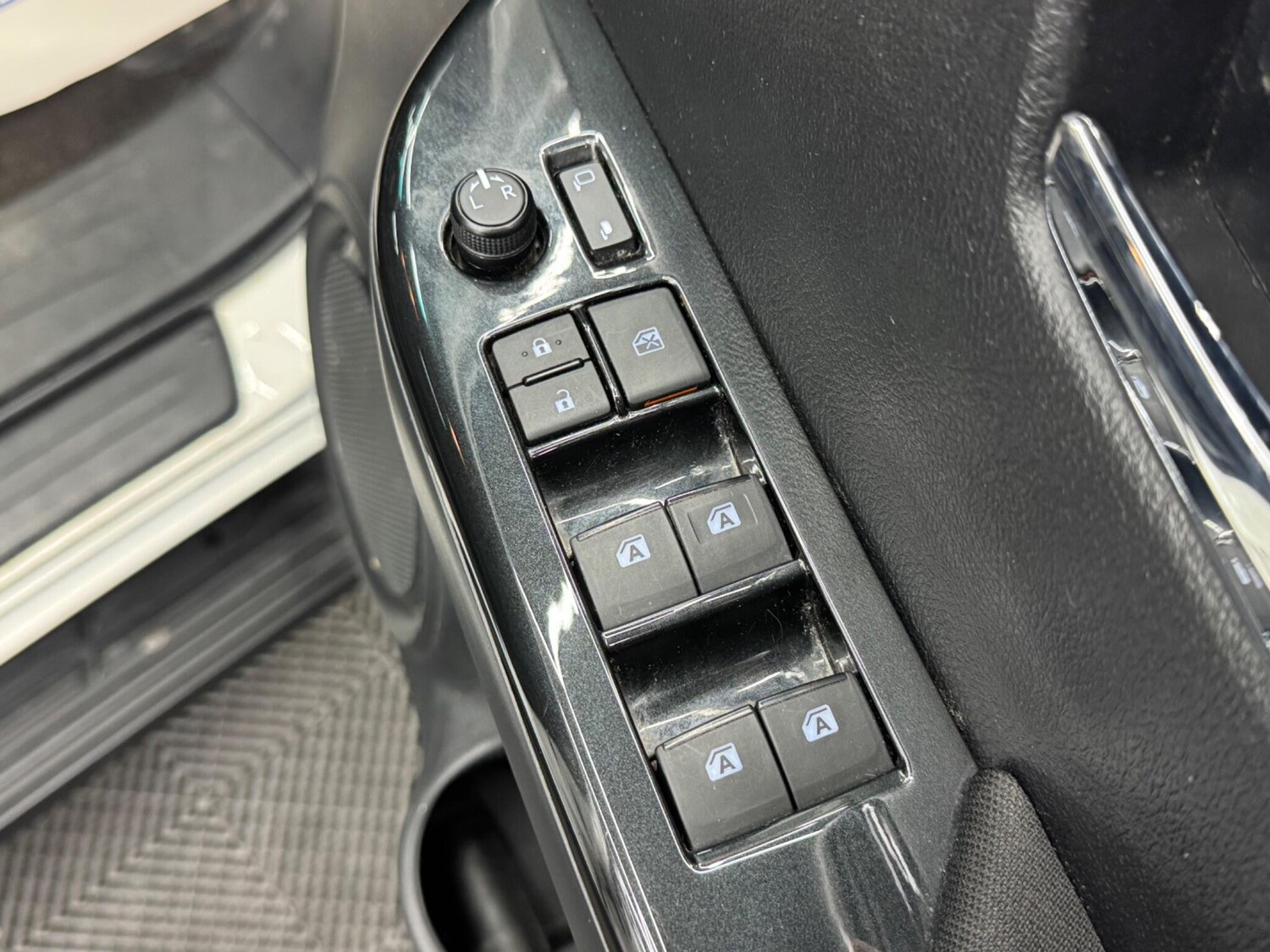 Used Toyota Hilux 2020 for sale - 77853230: Photo 34