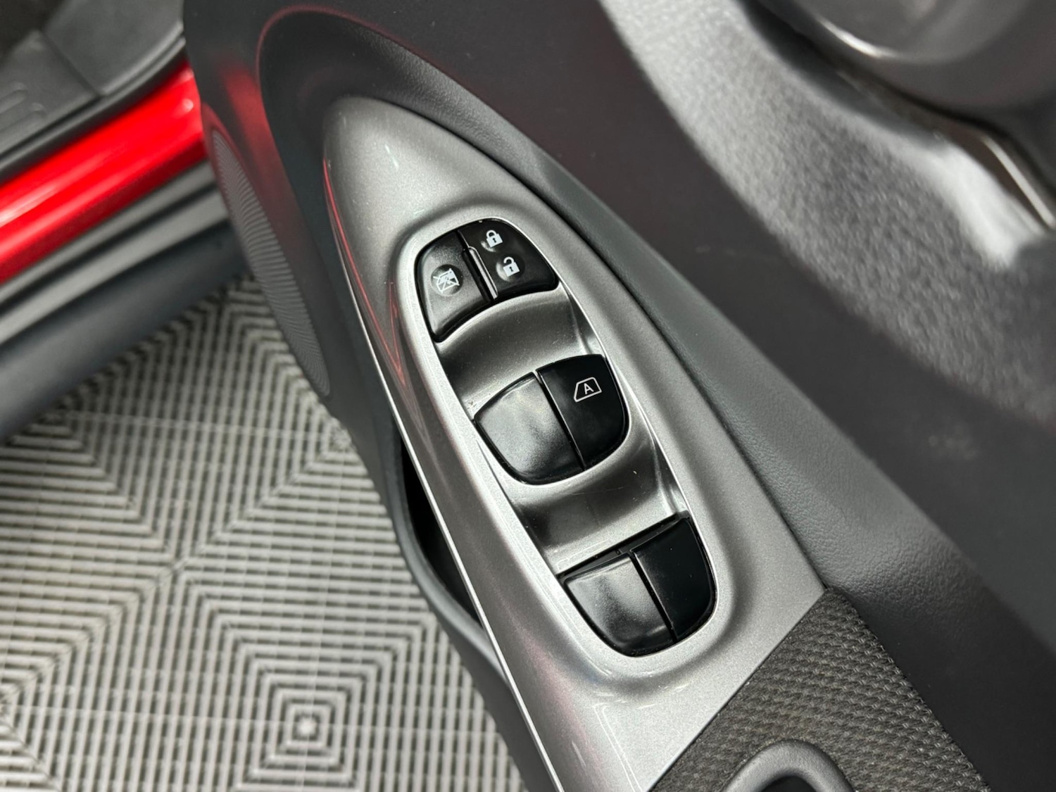 Used Nissan Juke 2014 for sale - 76472282: Photo 30