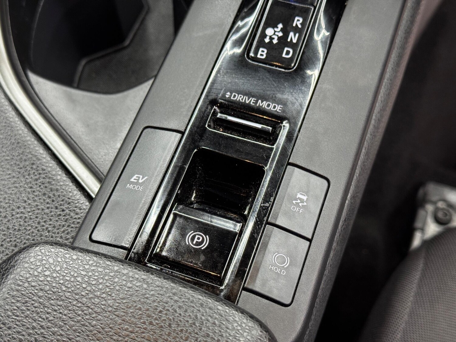 Used Toyota C-HR for sale - 77549280: Photo 25