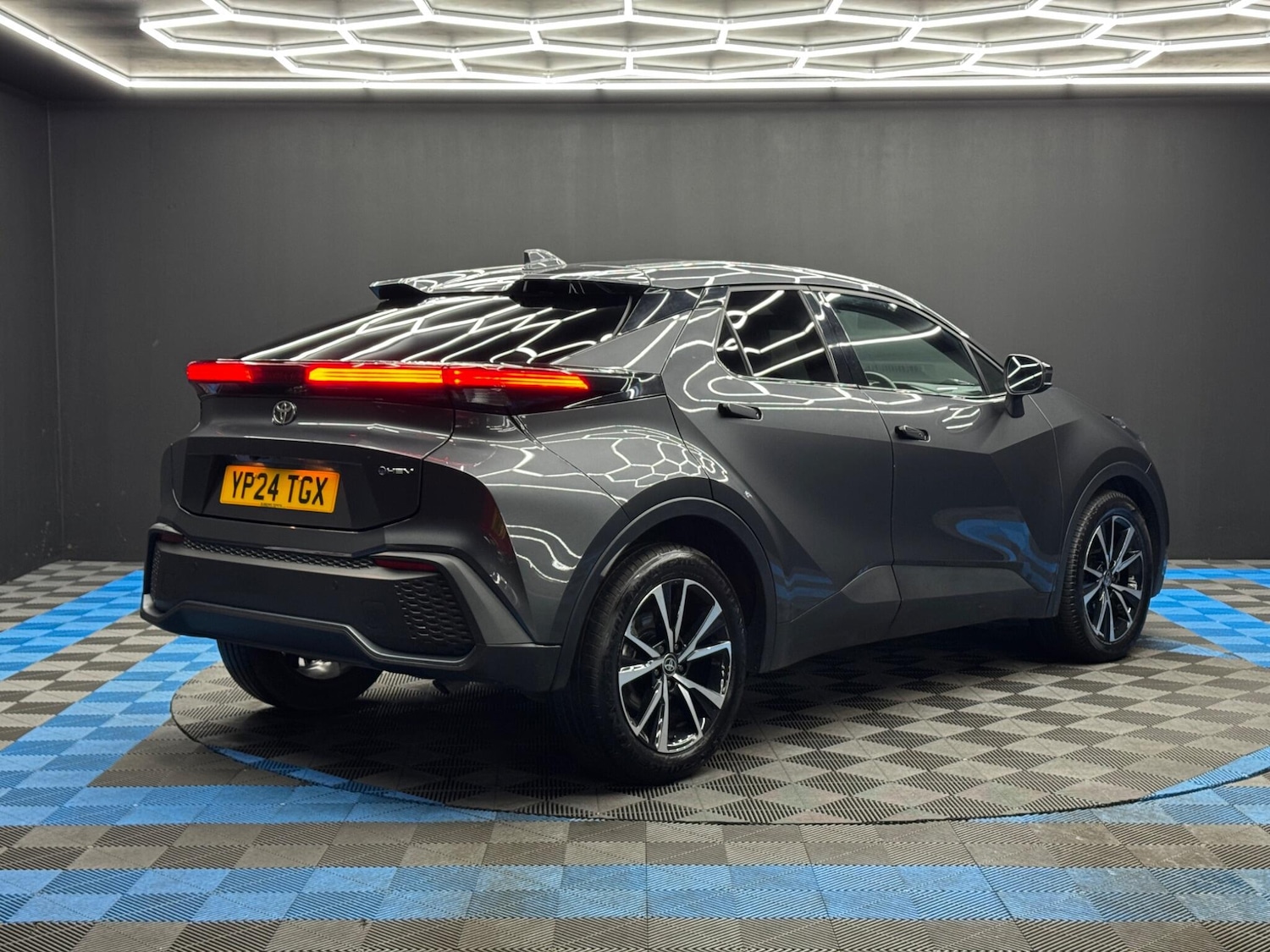 Used Toyota C-HR for sale - 77549280: Photo 5