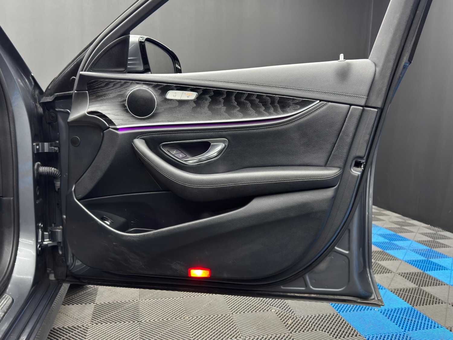 Used Mercedes-Benz E Class for sale - 77957651: Photo 36