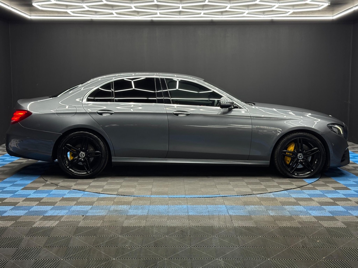 Used Mercedes-Benz E Class for sale - 77957651: Photo 4