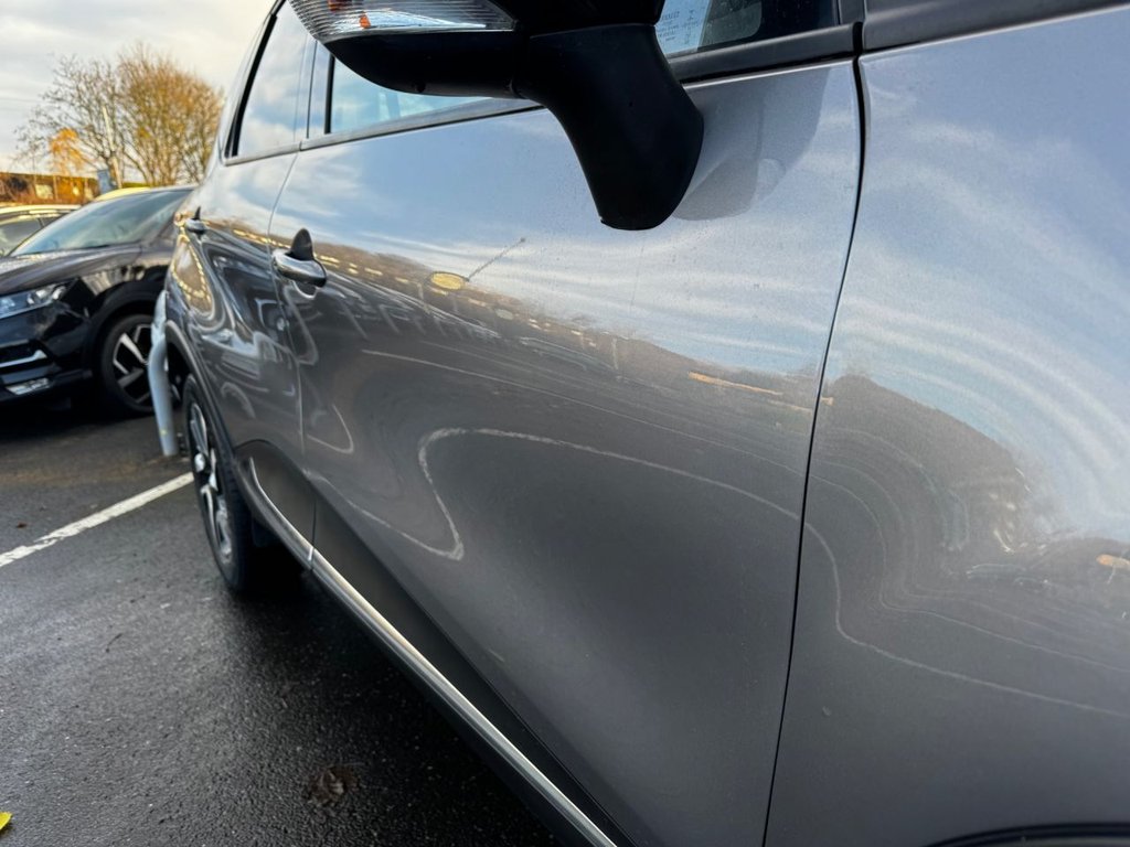 Used Renault Captur 2017 for sale - 76867771: Photo 2