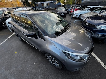 Used Renault Captur 2017 for sale - 76867771: Photo