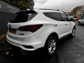 Used Hyundai Santa Fe 2017 for sale - 76509567: Photo