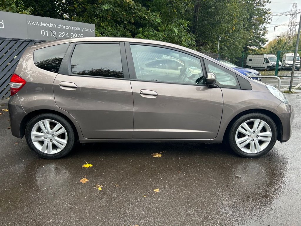 Used Honda Jazz 2013 for sale - 76303807: Photo 2