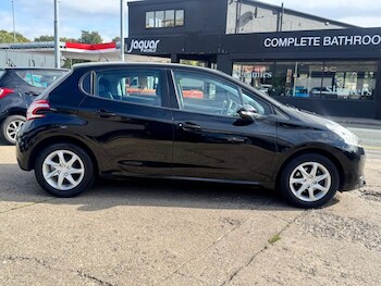 Used Peugeot 208 2015 for sale - 76591000: Photo