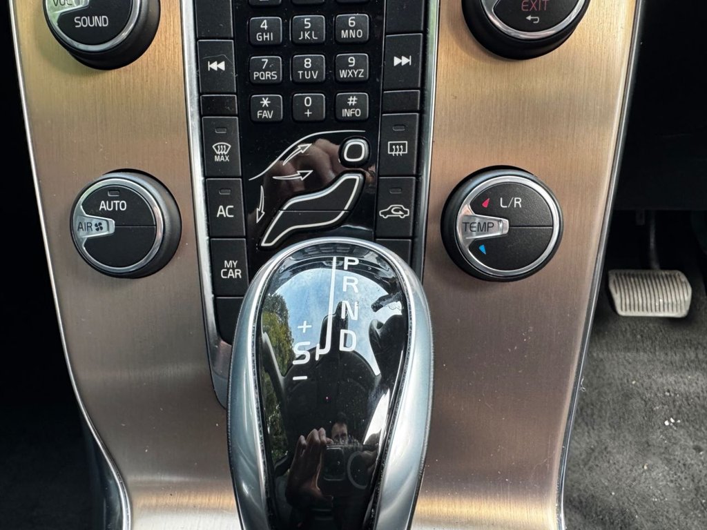 Used Volvo V40 2015 for sale - 76654815: Photo 42