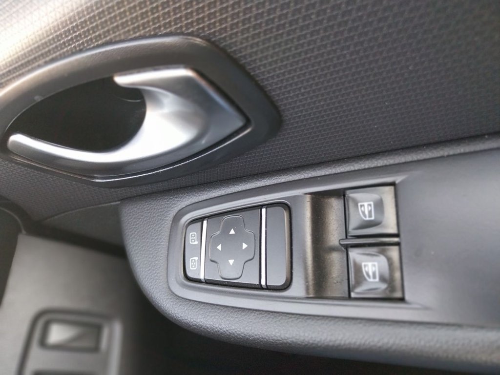 Used Renault Clio 2016 for sale - 76509552: Photo 37