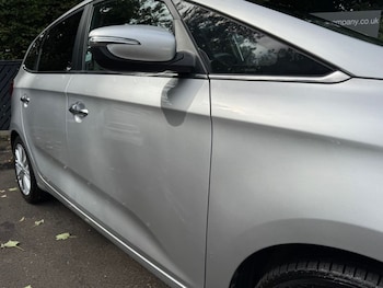 Used Kia Carens 2017 for sale - 75727163: Photo