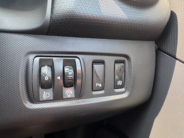 Used Renault Clio 2015 for sale - 74931447: Photo 42