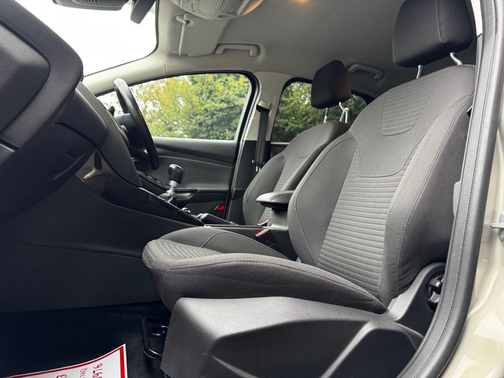 Used Ford Focus 2015 for sale - 76304041: Photo 16
