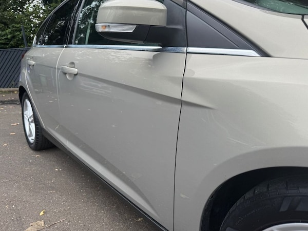 Used Ford Focus 2017 for sale - 76010181: Photo 2