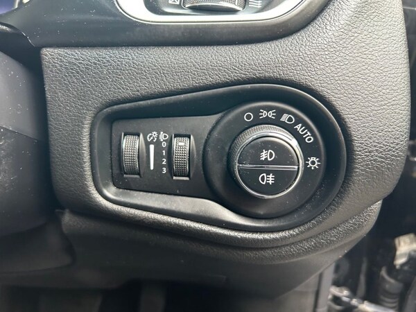 Used Jeep Renegade 2016 for sale - 76333833: Photo 33