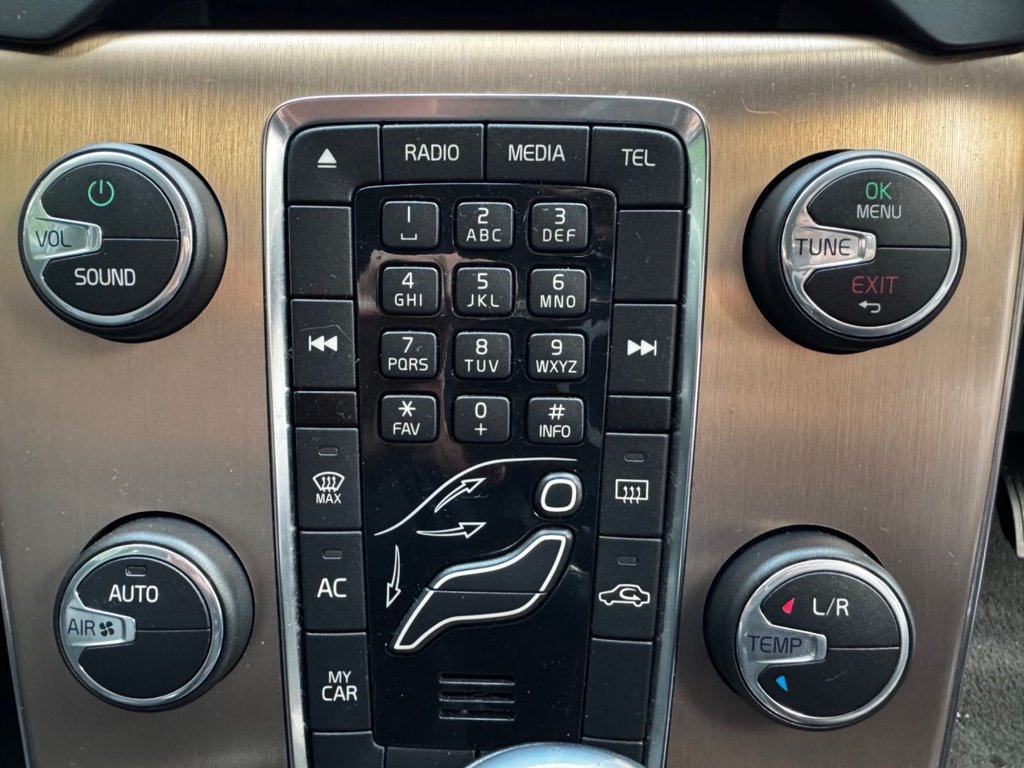 Used Volvo V40 2015 for sale - 76385809: Photo 43