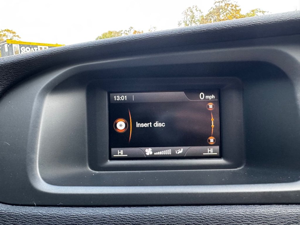 Used Volvo V40 2015 for sale - 76385809: Photo 45