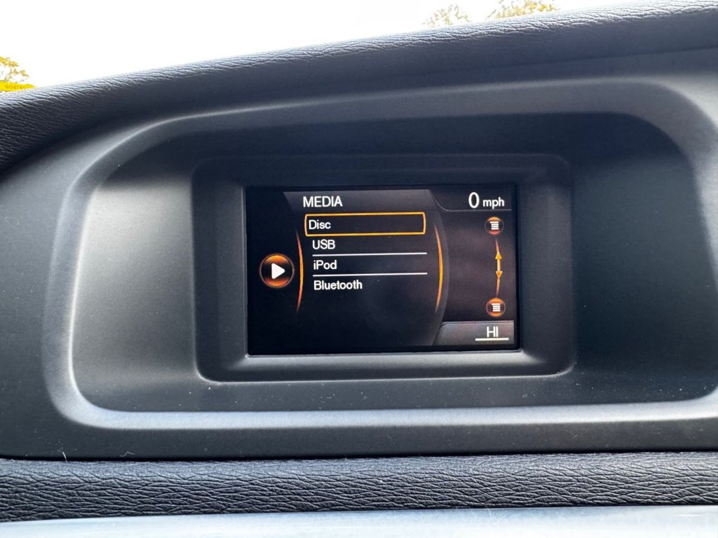 Used Volvo V40 2015 for sale - 76385809: Photo 46