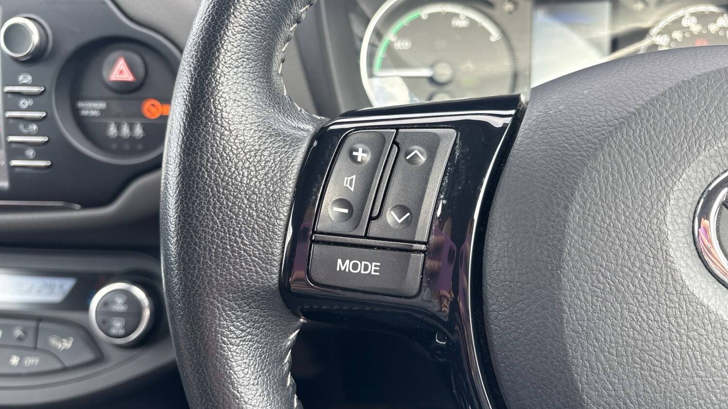 Used Toyota Yaris 2018 for sale - 77690605: Photo 27