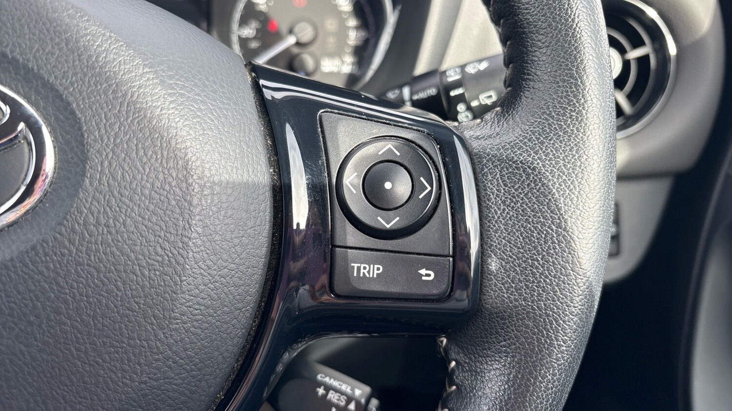 Used Toyota Yaris 2018 for sale - 77690605: Photo 28