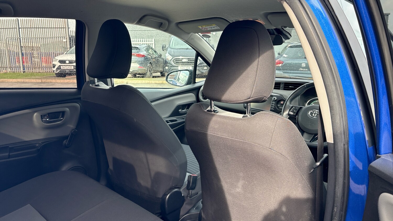 Used Toyota Yaris 2018 for sale - 77690605: Photo 33