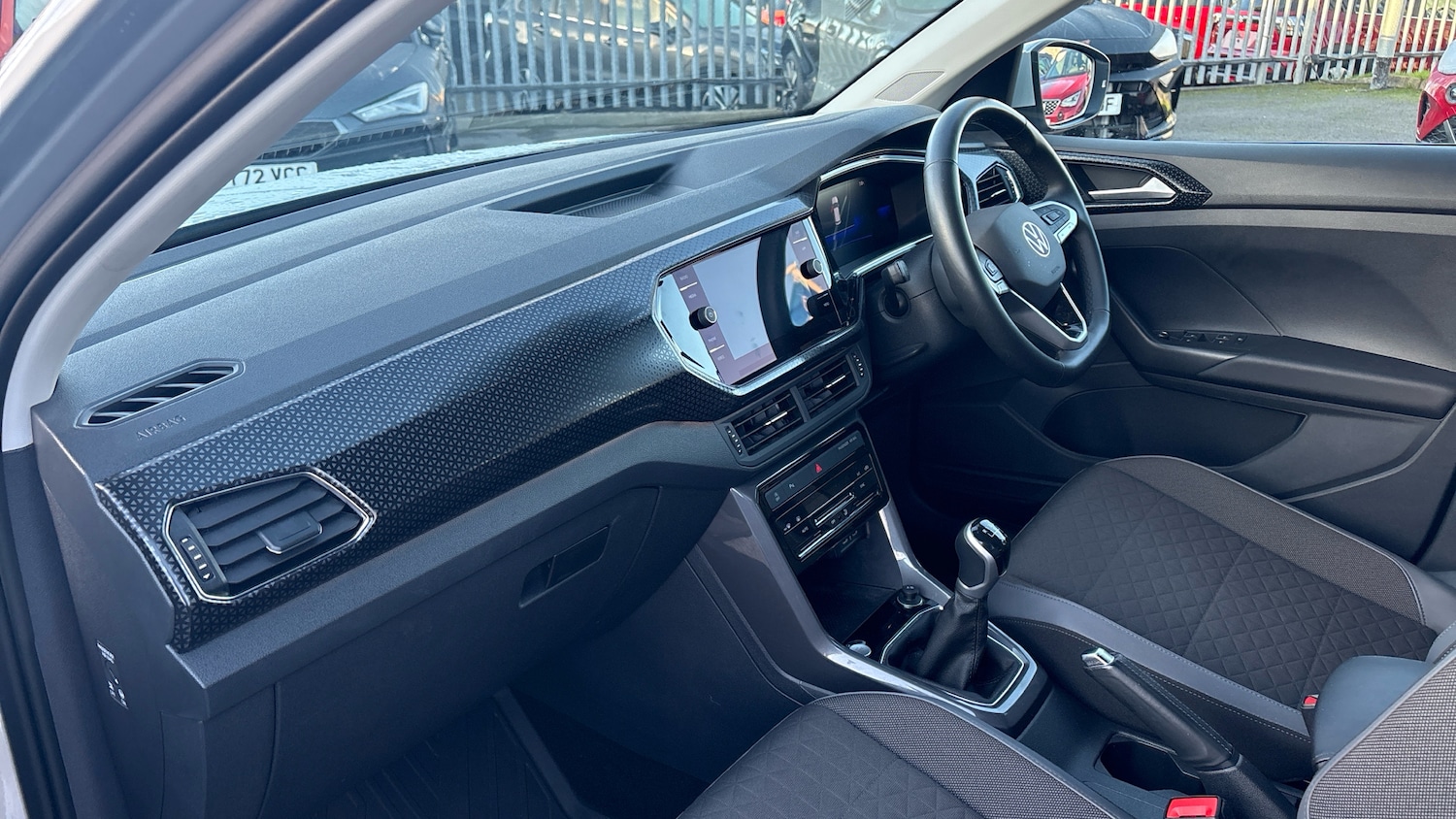 Used Volkswagen T-Cross 2023 for sale - 76777205: Photo 2