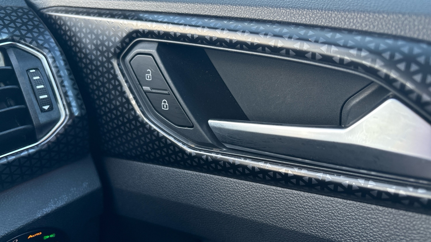 Used Volkswagen T-Cross 2023 for sale - 76777205: Photo 40