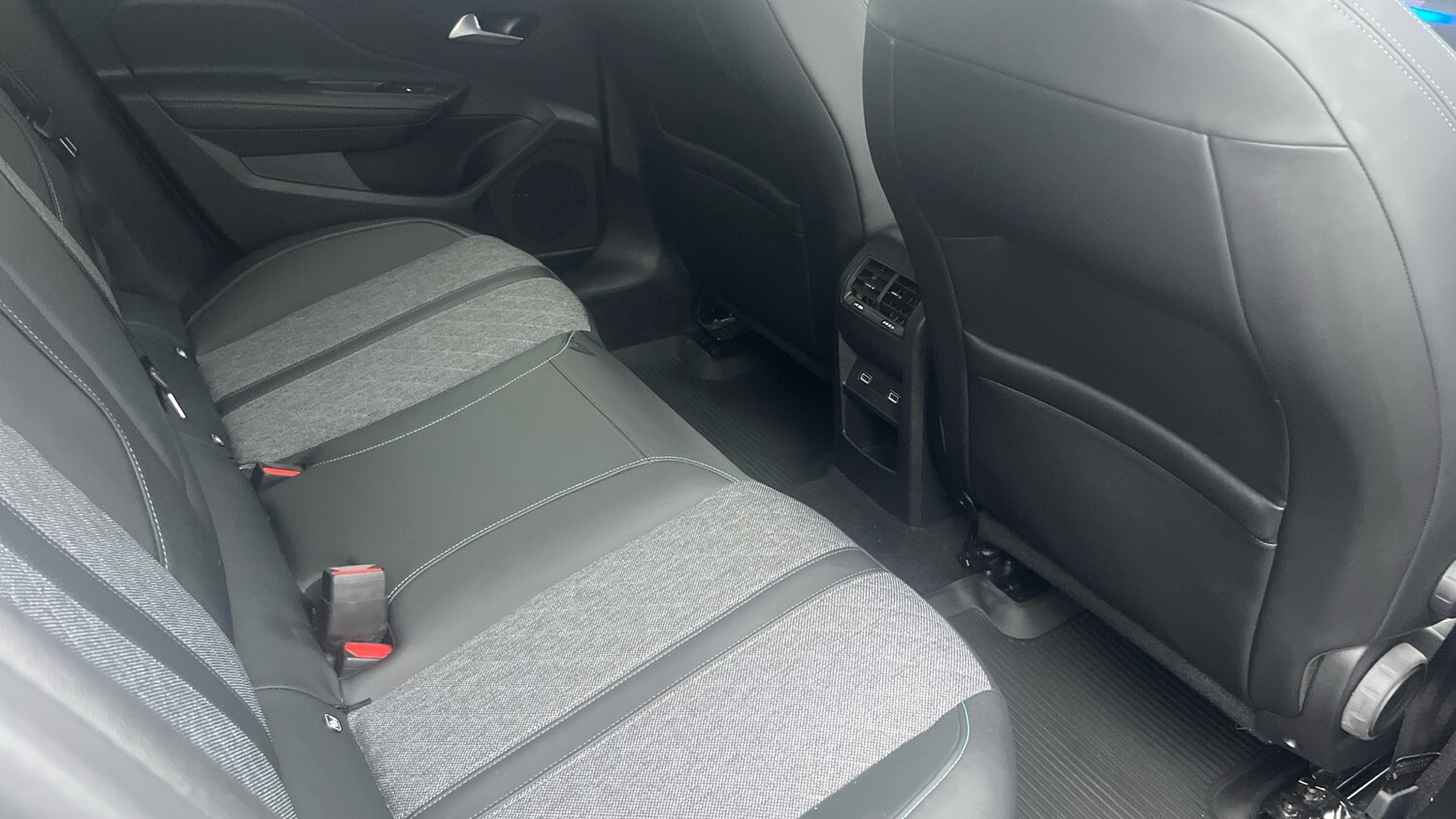 Used Peugeot 408 2023 for sale - 77116434: Photo 33