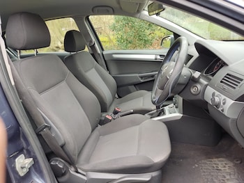 Used Vauxhall Astra 2010 for sale - 79236075: Photo