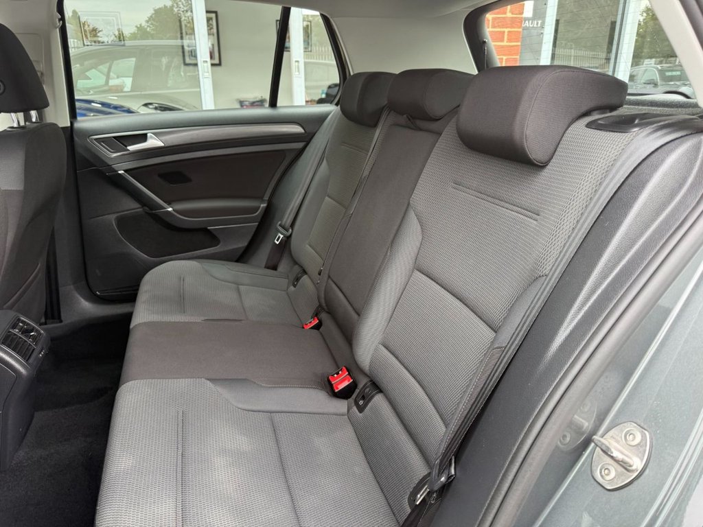 Used Volkswagen Golf 2018 for sale - 76640529: Photo 23