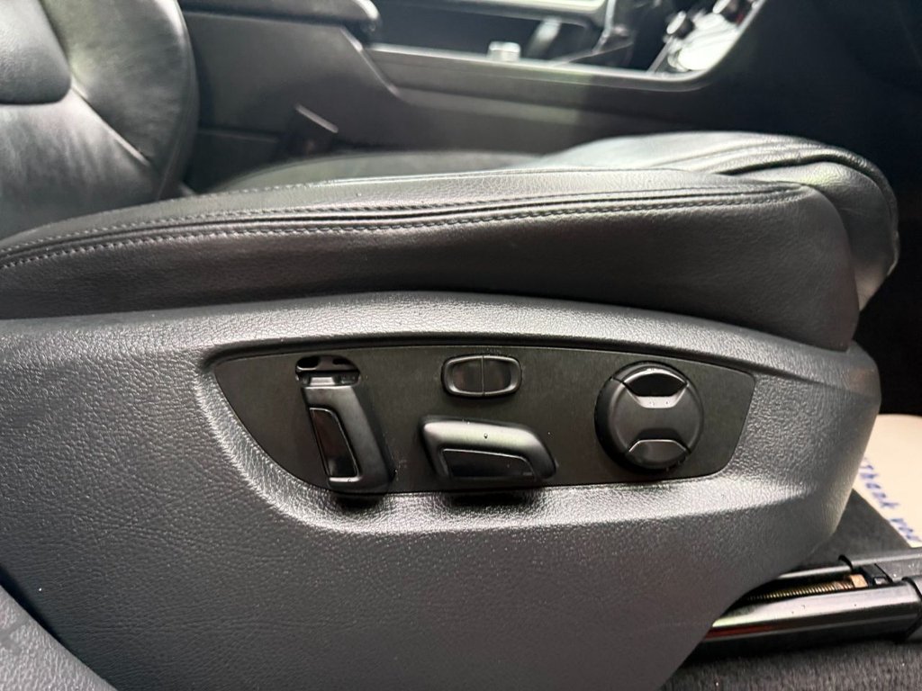 Used Volkswagen Touareg 2017 for sale - 77452017: Photo 16