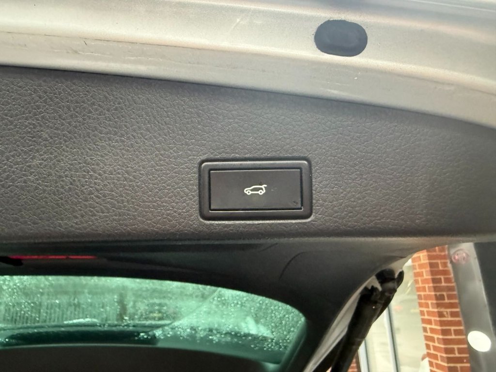 Used Volkswagen Touareg 2017 for sale - 77452017: Photo 28