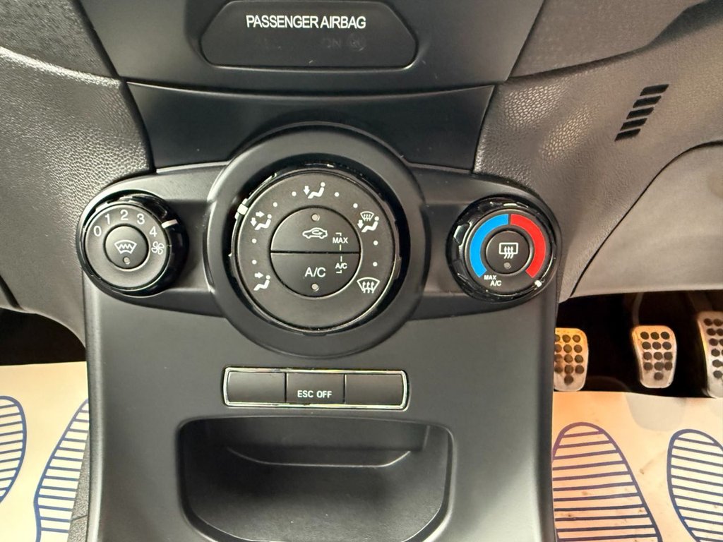 Used Ford Fiesta 2013 for sale - 76640569: Photo 27