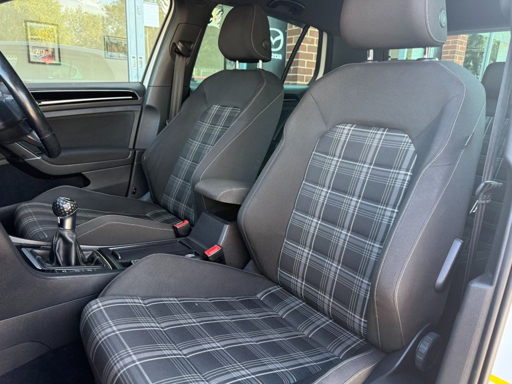 Used Volkswagen Golf 2013 for sale - 76640530: Photo 10