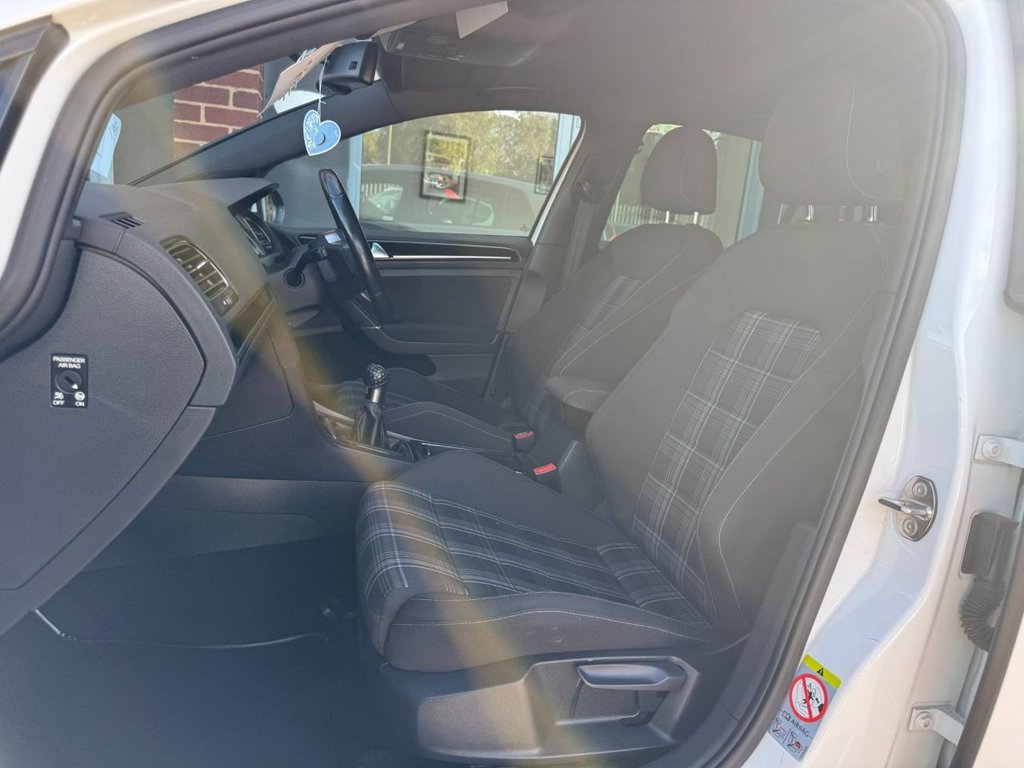 Used Volkswagen Golf 2013 for sale - 76640530: Photo 11