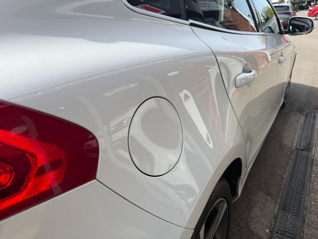 Used Volvo V40 2015 for sale - 78200579: Photo 10