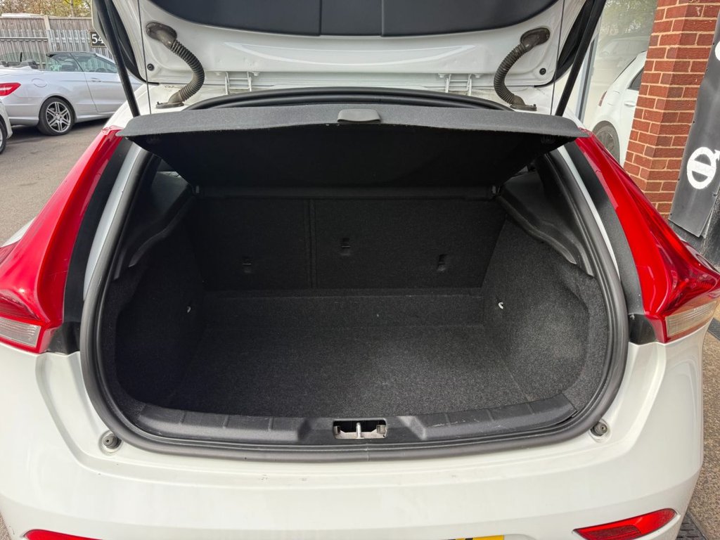 Used Volvo V40 2015 for sale - 78200579: Photo 15