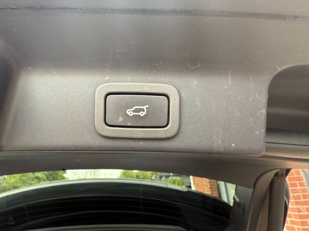 Used Jaguar F-Pace 2019 for sale - 76698329: Photo 19